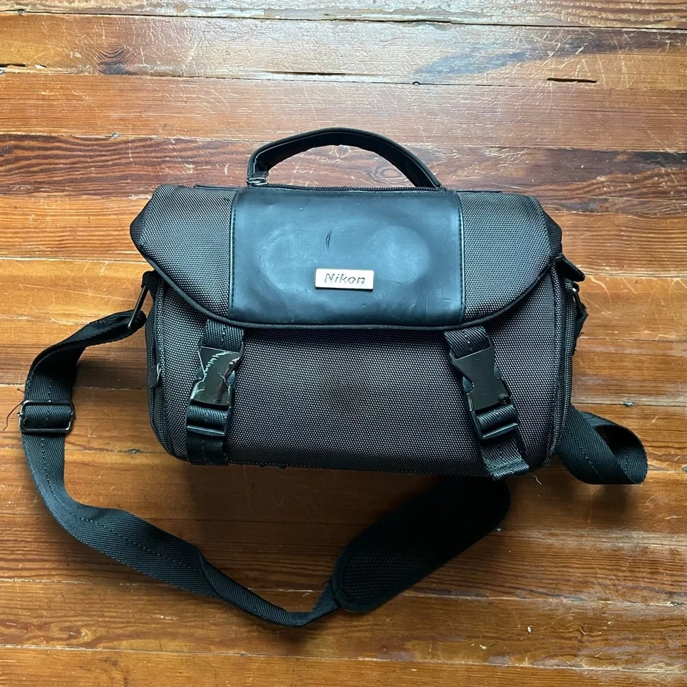 Nikon DSLR D5100 w/ Case